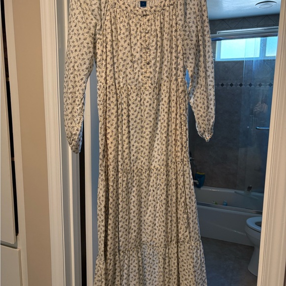 Old Navy Dresses & Skirts - Old Navy Cream and Black Floral Long Sleeve Dress